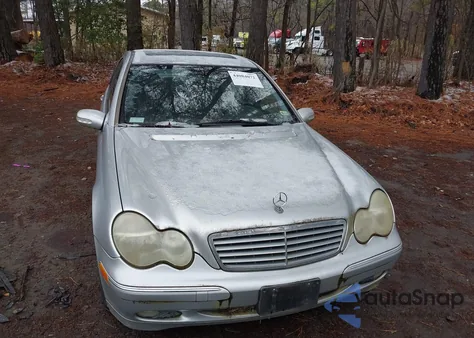 2001 Mercedes-Benz C 320 z USA, uszkodzony, nr VIN WDBRF64J31F035348